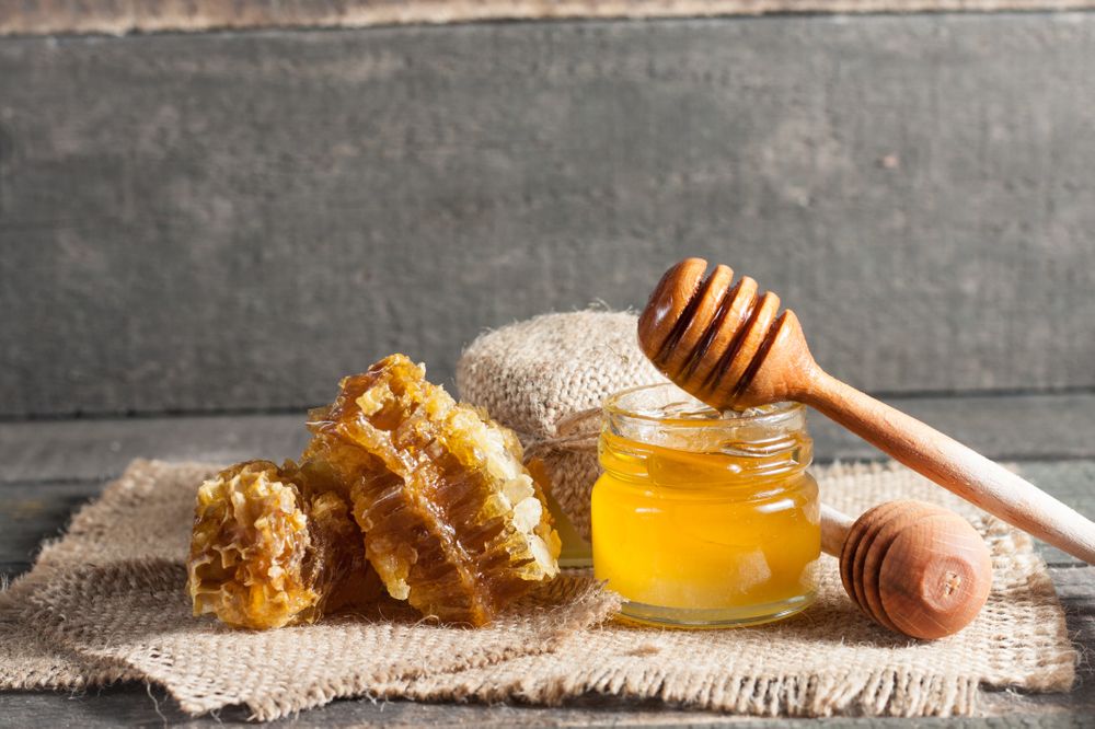 Mật ong là thực phẩm quen thuộc của mọi nhà