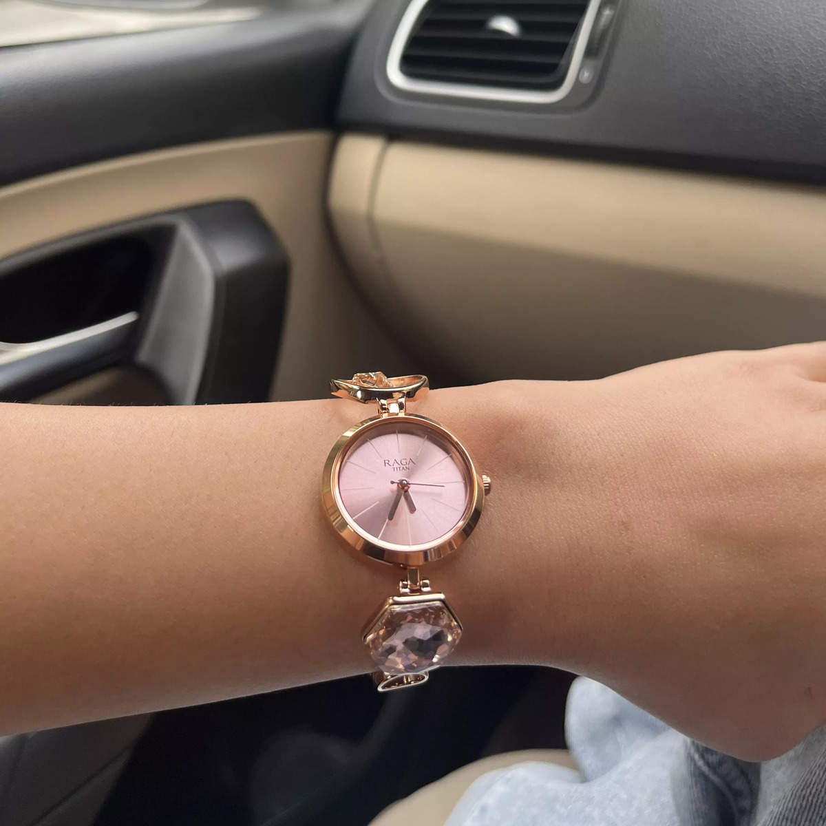 Best Titan Women's Watches Under ₹3000 - Elegant Designs for Every Occasion