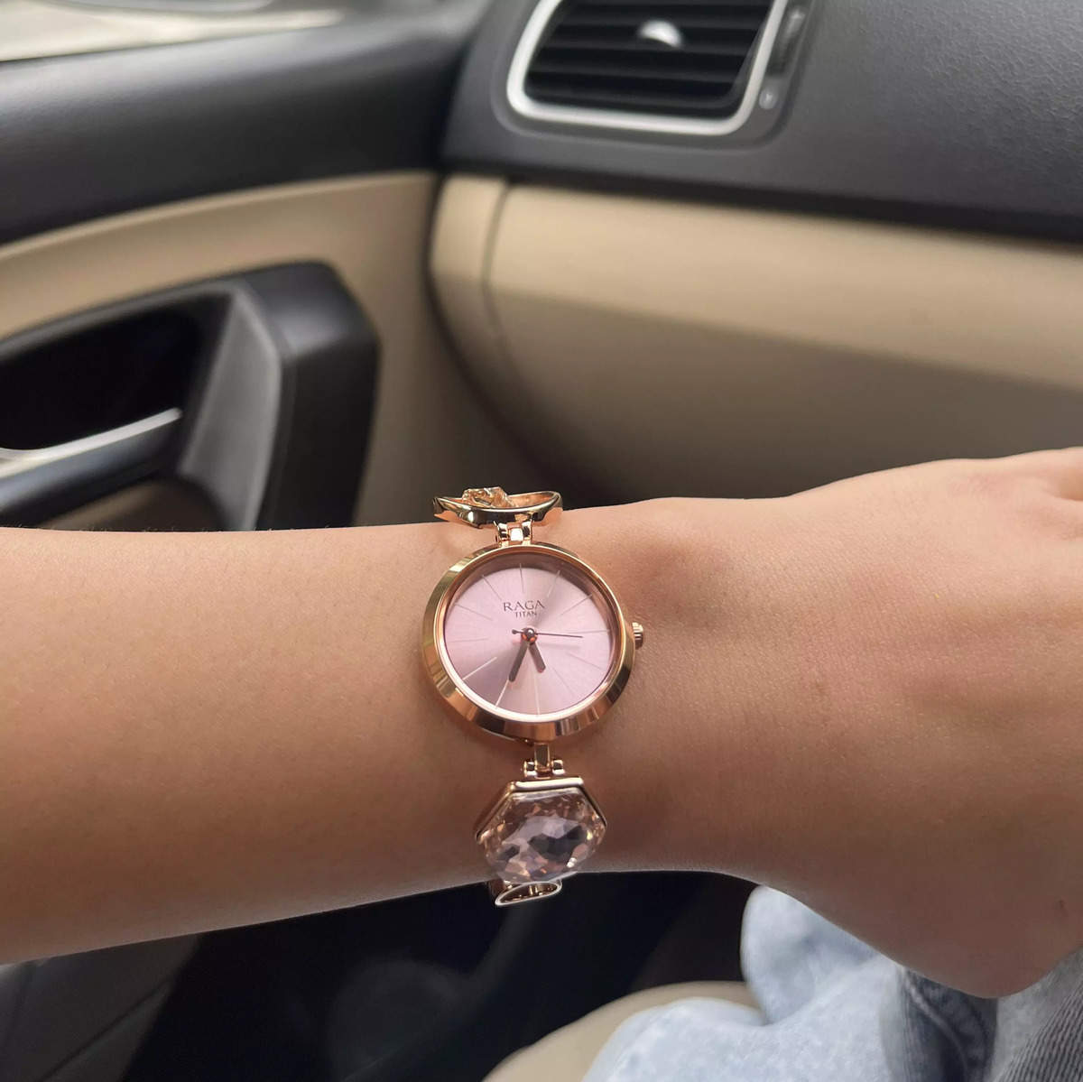 Titan Watch Collection for Ladies: Elegant and Stylish Timepieces